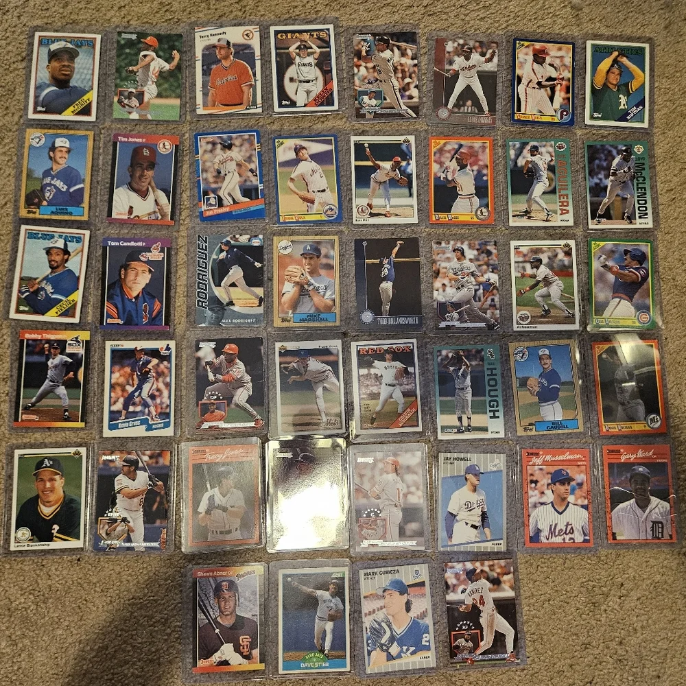 Lot of Baseball Cards - Picture 1 of 3